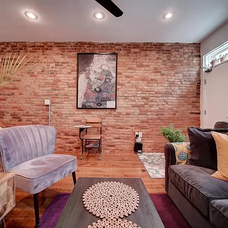 Artsy Hidden Gem --- Free Parking Apartment